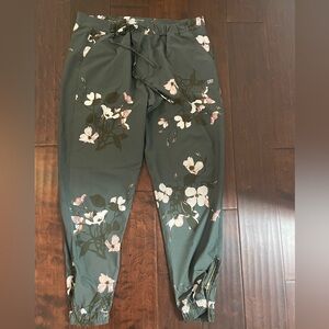 Albion floral size medium jetsetter jogger